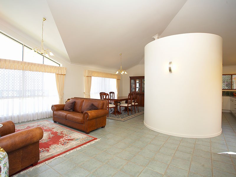 8 Belgrave Place, Carindale QLD 4152