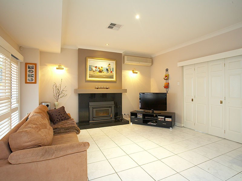 11 Carnoustie Place, Carindale QLD 4152