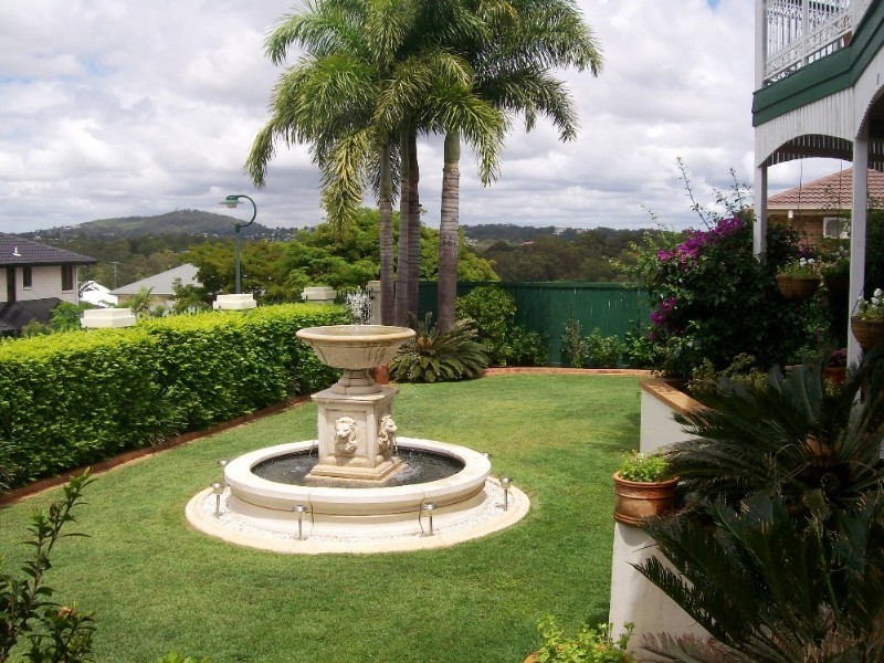 46 Golden Oak Crescent, Carindale QLD 4152