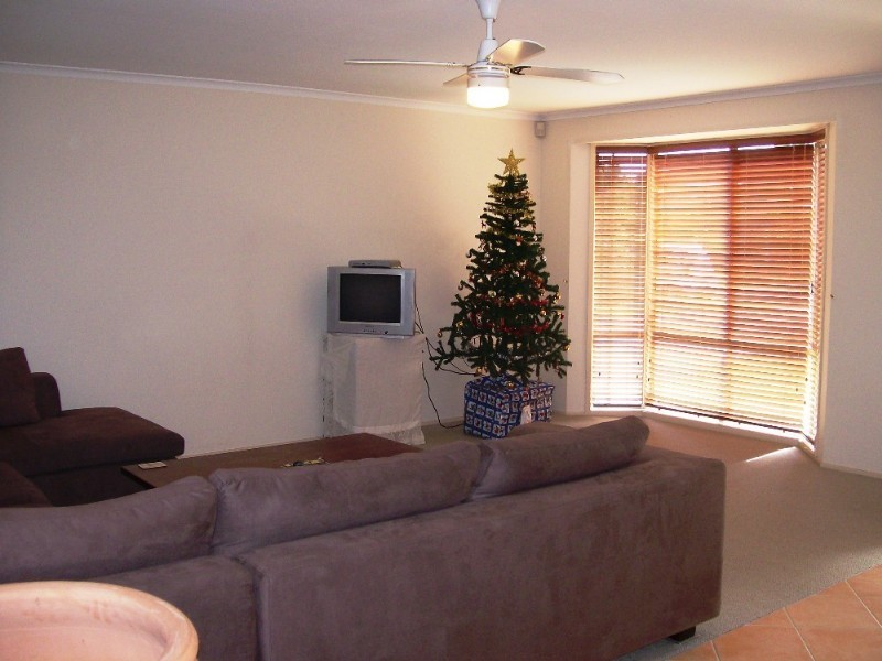 8 Suellen Close, Belmont QLD 4153