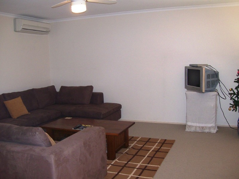 8 Suellen Close, Belmont QLD 4153