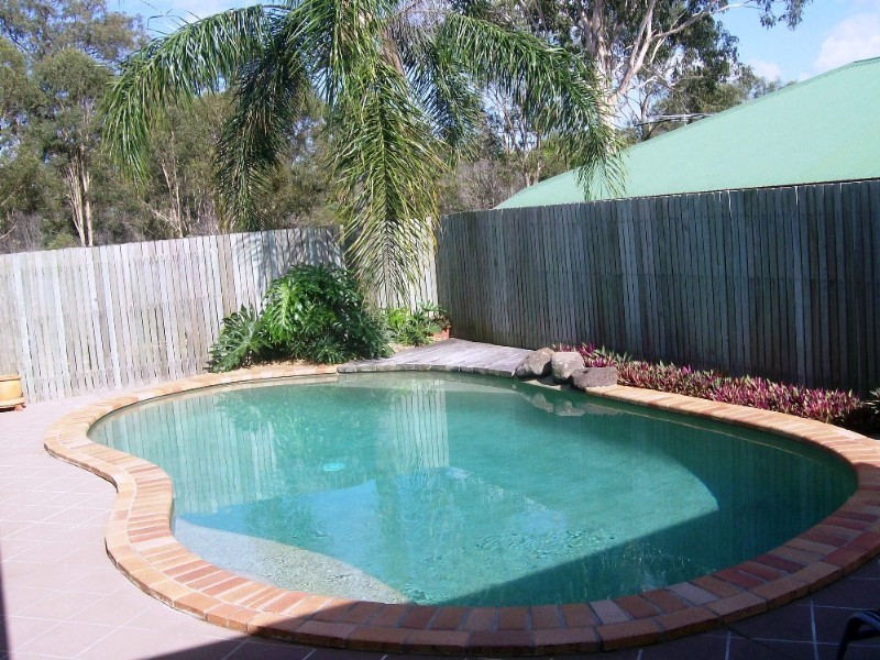 8 Suellen Close, Belmont QLD 4153