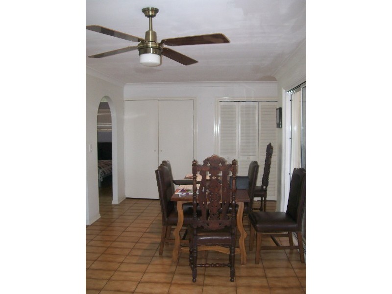 111 Scrub Road, Carindale QLD 4152