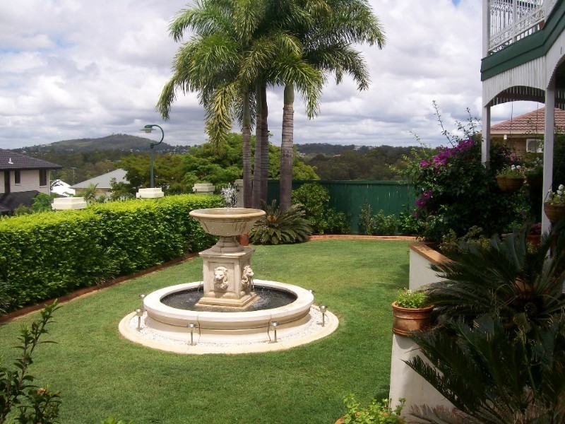 46 Golden Oak Crescent, Carindale QLD 4152