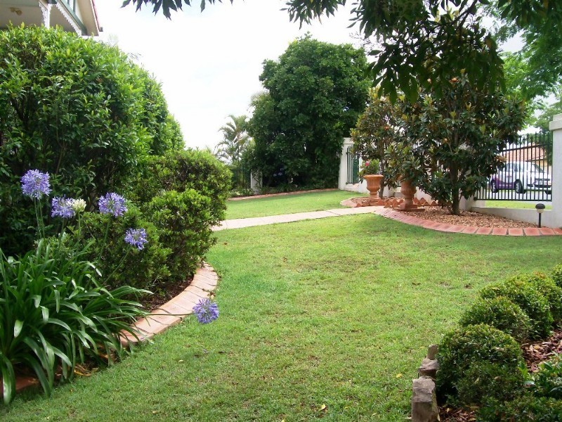 46 Golden Oak Crescent, Carindale QLD 4152