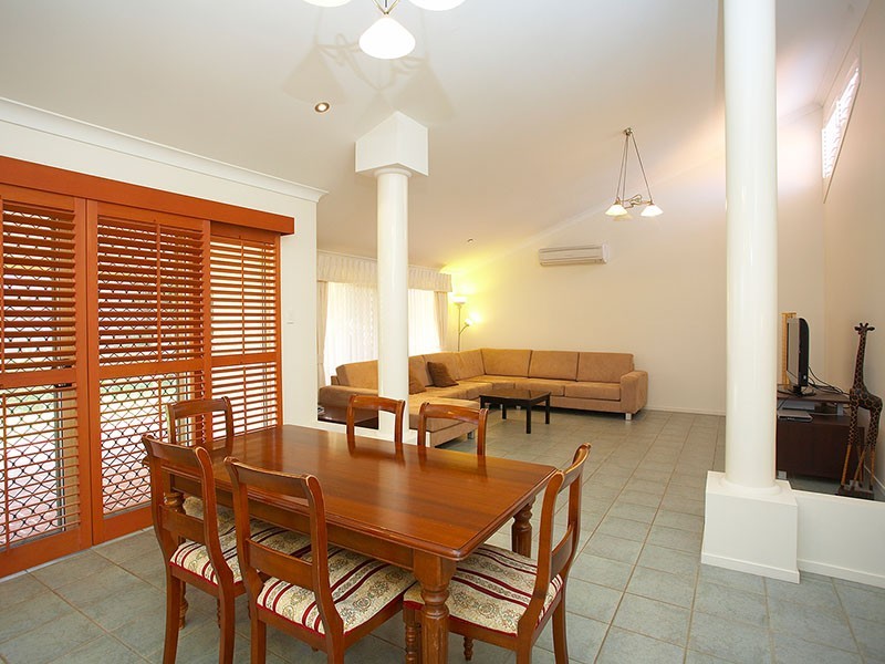 8 Belgrave Place, Carindale QLD 4152