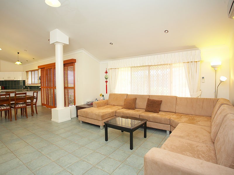 8 Belgrave Place, Carindale QLD 4152