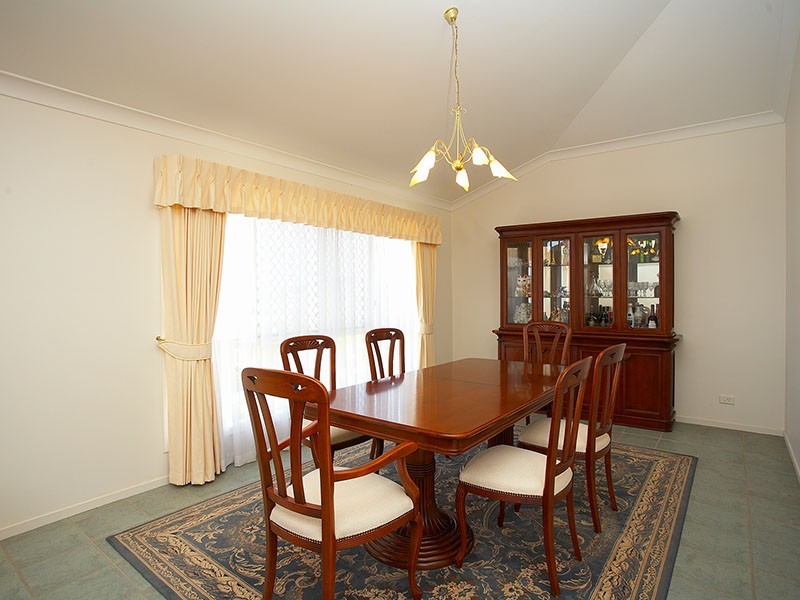 8 Belgrave Place, Carindale QLD 4152