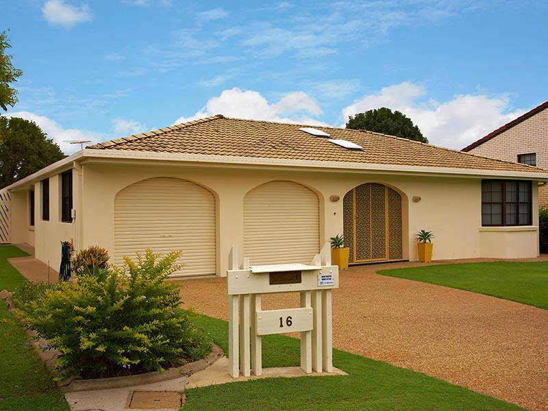 16 Briarwood Street, Carindale QLD 4152