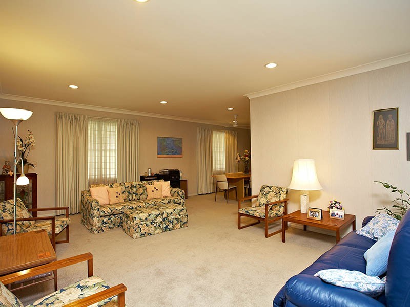 16 Briarwood Street, Carindale QLD 4152