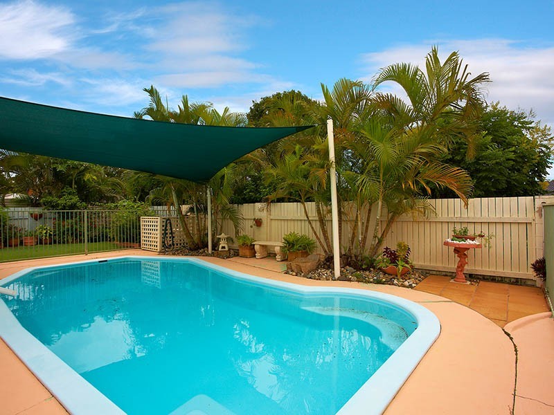 16 Briarwood Street, Carindale QLD 4152