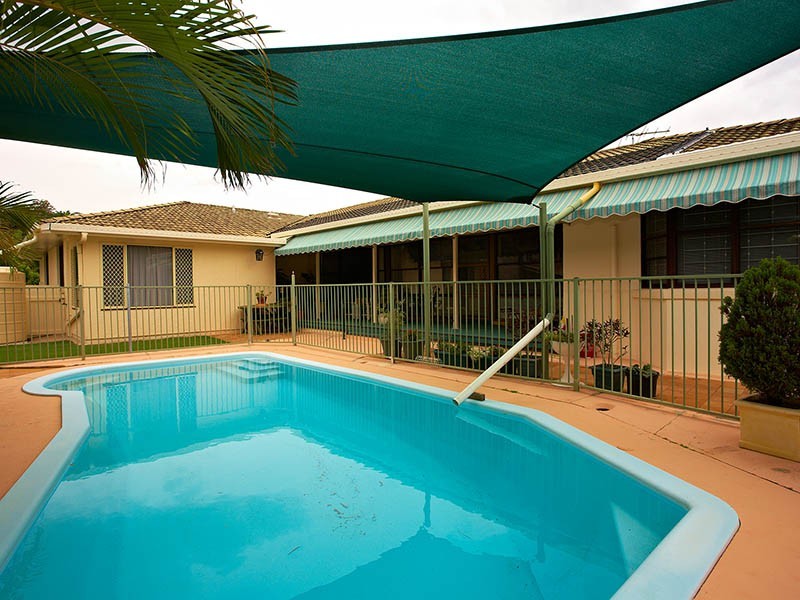 16 Briarwood Street, Carindale QLD 4152