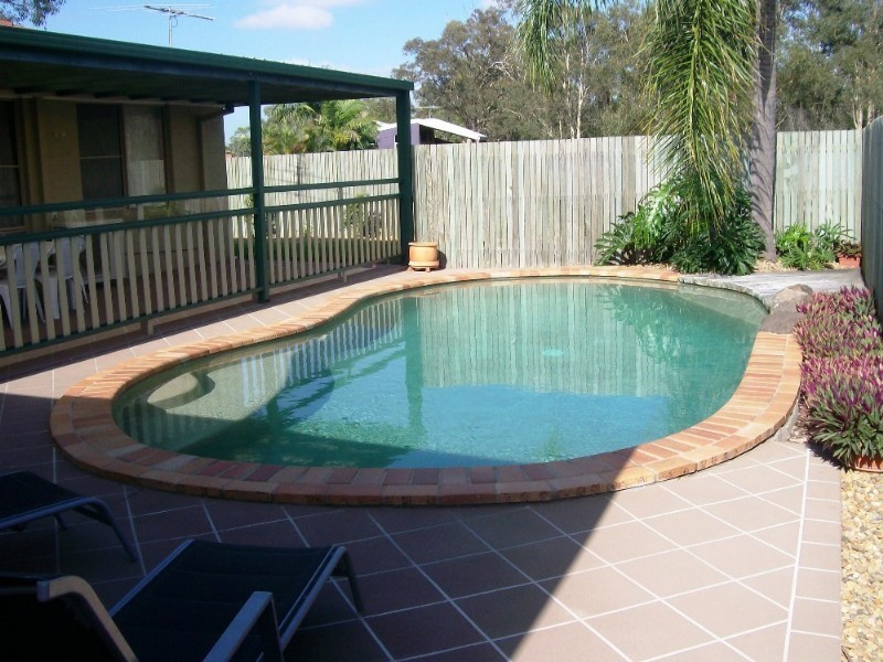 8 Suellen Close, Belmont QLD 4153