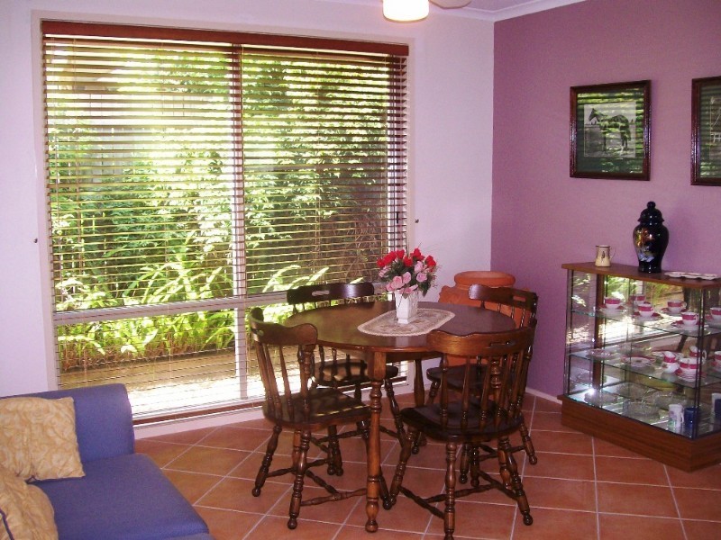 8 Suellen Close, Belmont QLD 4153