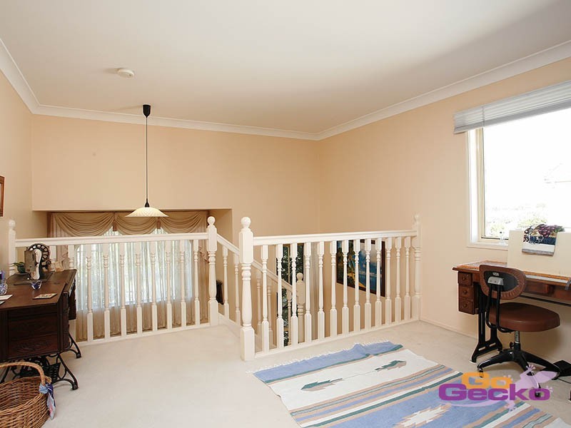 18 Clearmount Crescent, Carindale QLD 4152