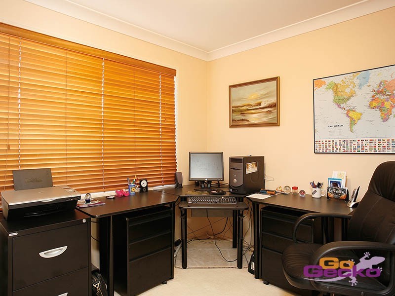 18 Clearmount Crescent, Carindale QLD 4152