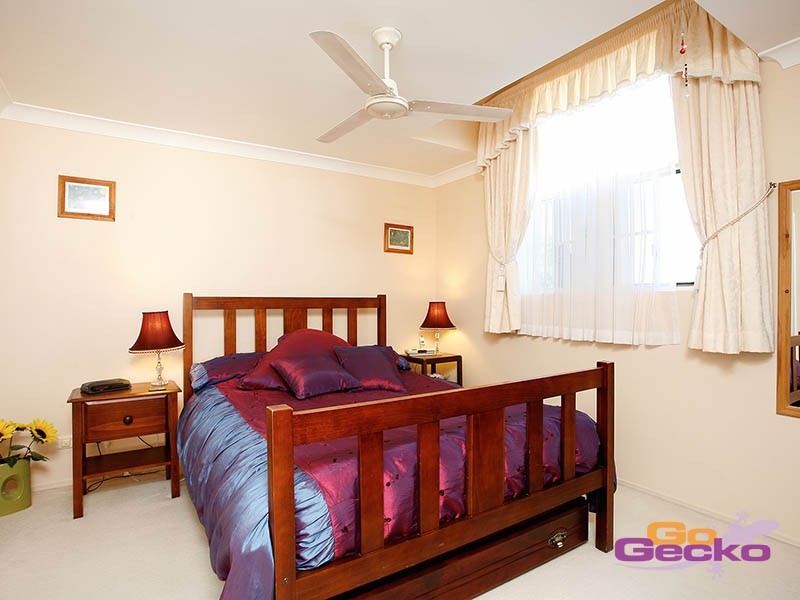 18 Clearmount Crescent, Carindale QLD 4152