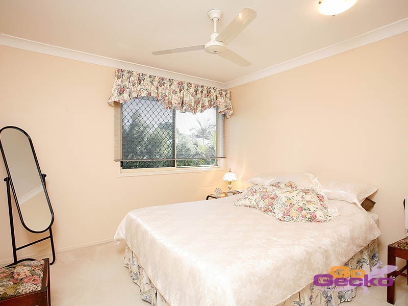 18 Clearmount Crescent, Carindale QLD 4152
