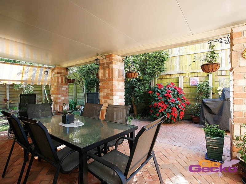 18 Clearmount Crescent, Carindale QLD 4152