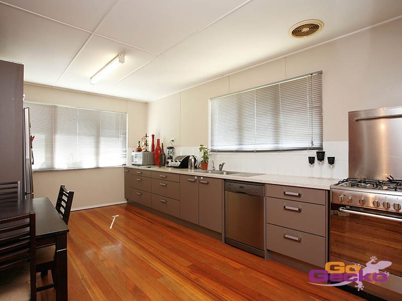 4 Arura Street, Mansfield QLD 4122