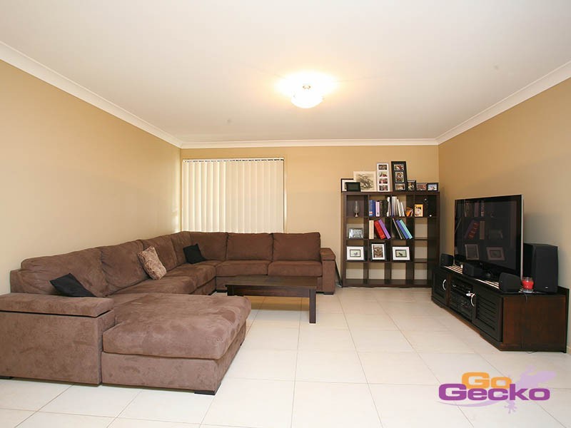 8 Holland Place, Carindale QLD 4152