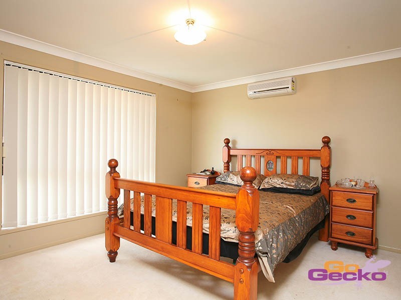 8 Holland Place, Carindale QLD 4152