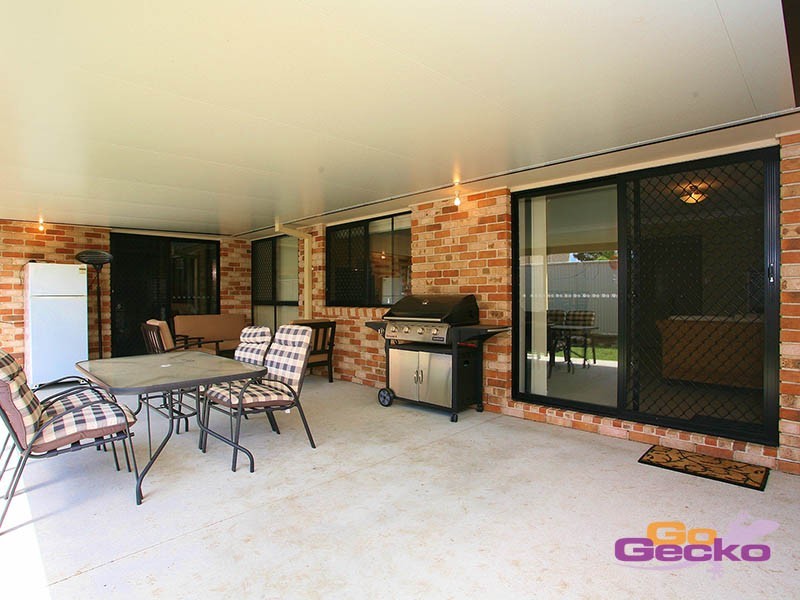 8 Holland Place, Carindale QLD 4152