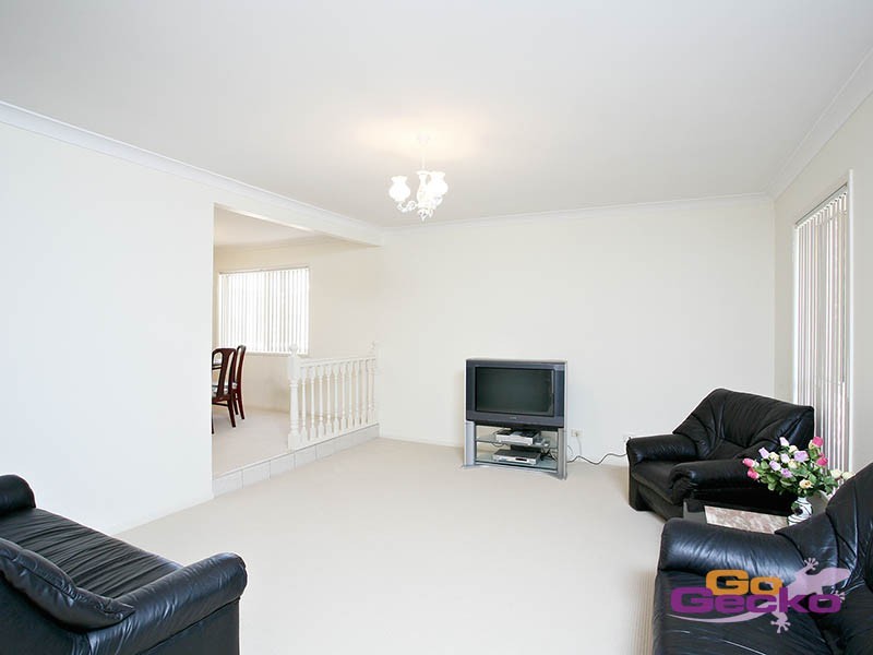 33 Banwell Crescent, Carindale QLD 4152