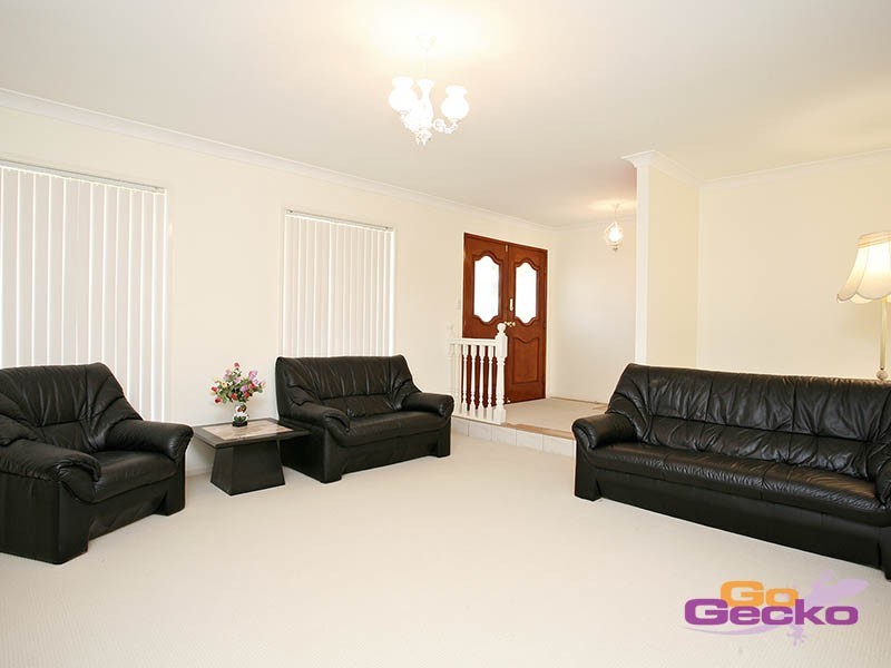 33 Banwell Crescent, Carindale QLD 4152