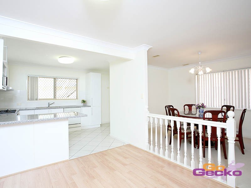 33 Banwell Crescent, Carindale QLD 4152