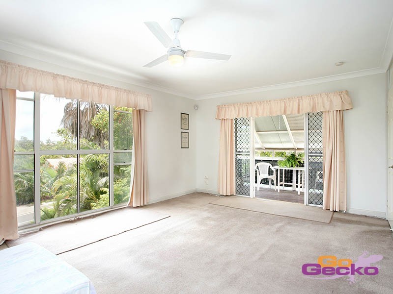 92 Donnington Road, Carindale QLD 4152