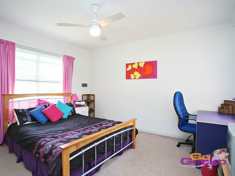 92 Donnington Road, Carindale QLD 4152