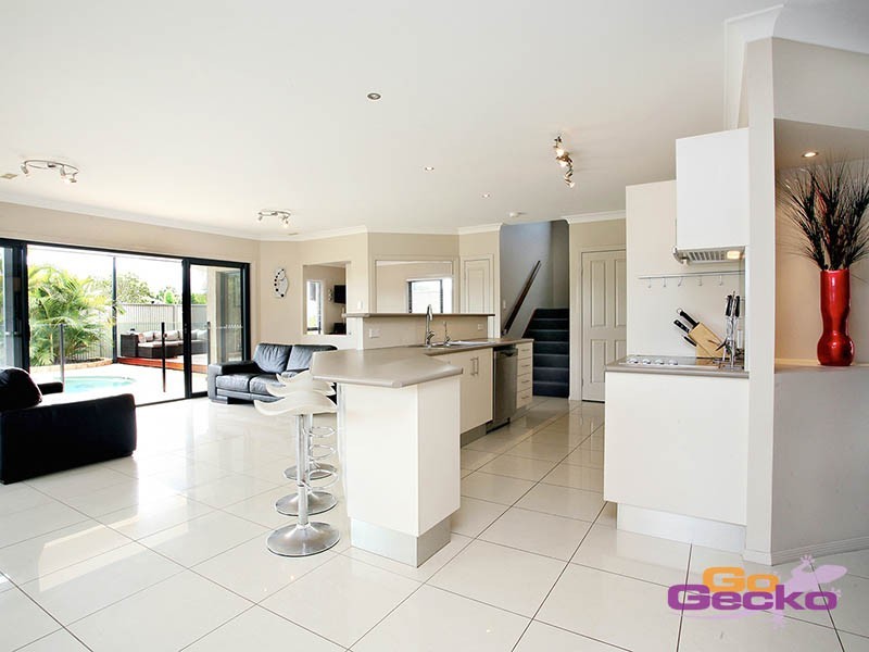 10 Holland Place, Carindale QLD 4152