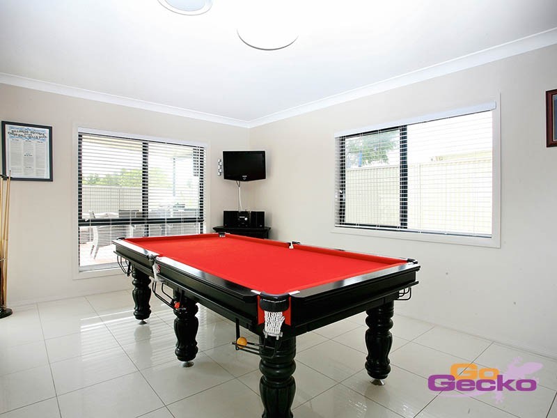 10 Holland Place, Carindale QLD 4152