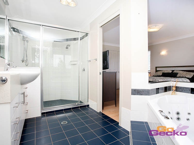 10 Holland Place, Carindale QLD 4152