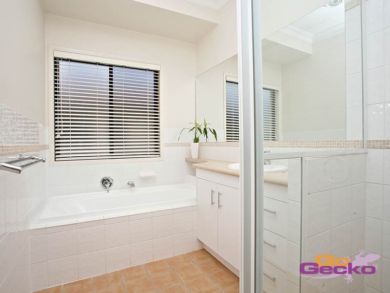 9 Spanish Court, Carindale QLD 4152