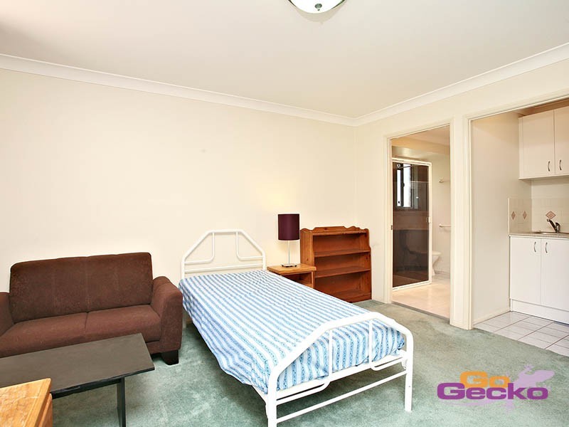 8 Ridgeview Street, Carindale QLD 4152