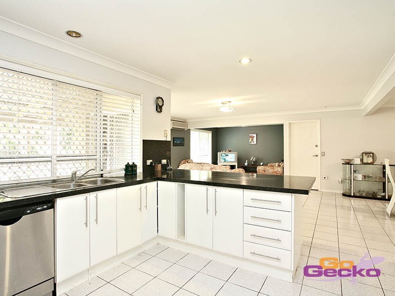 138 Kilmorey Street, Carindale QLD 4152