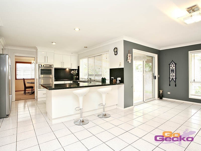 138 Kilmorey Street, Carindale QLD 4152