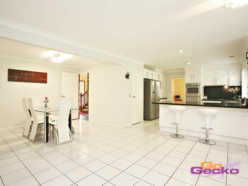 138 Kilmorey Street, Carindale QLD 4152