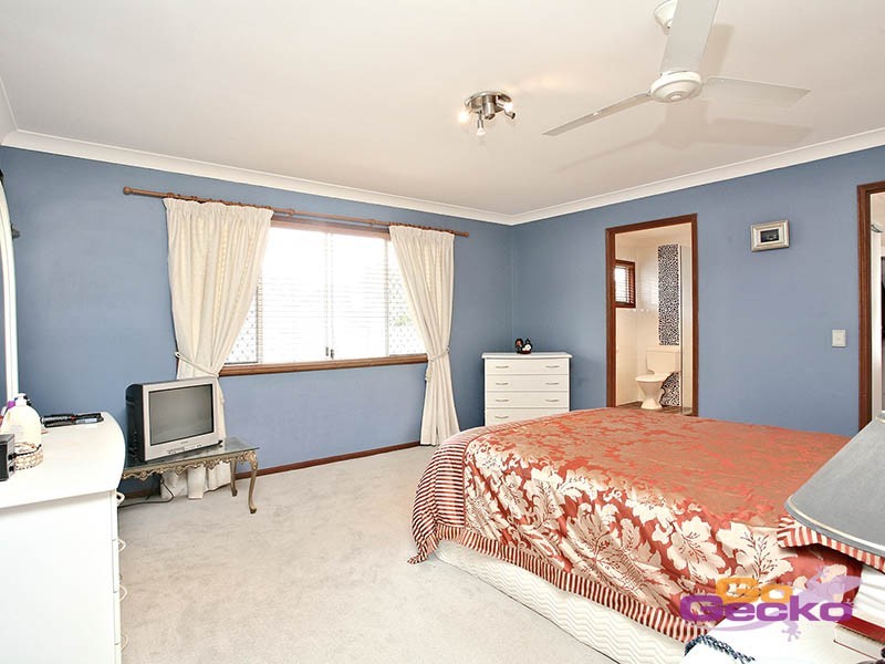 138 Kilmorey Street, Carindale QLD 4152