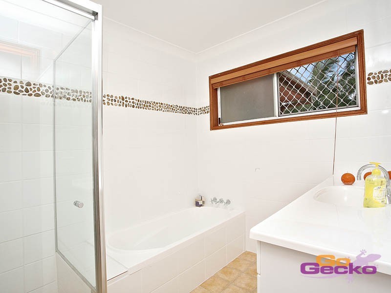 138 Kilmorey Street, Carindale QLD 4152