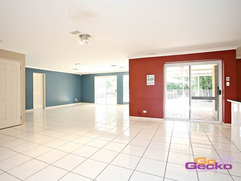 12 Newbury Place, Carindale QLD 4152