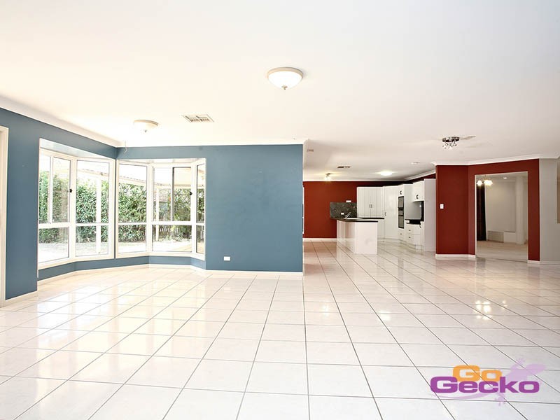 12 Newbury Place, Carindale QLD 4152