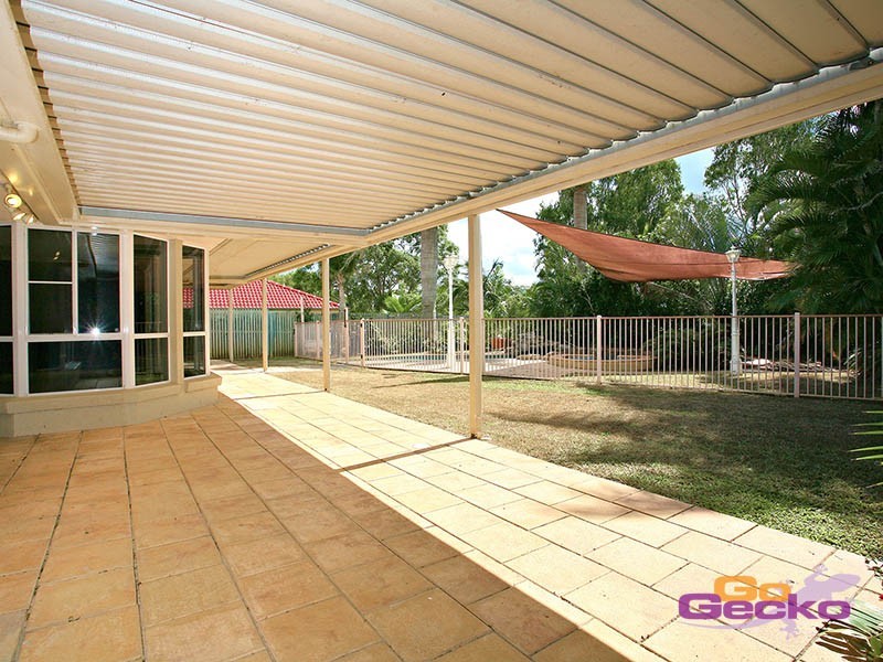 12 Newbury Place, Carindale QLD 4152
