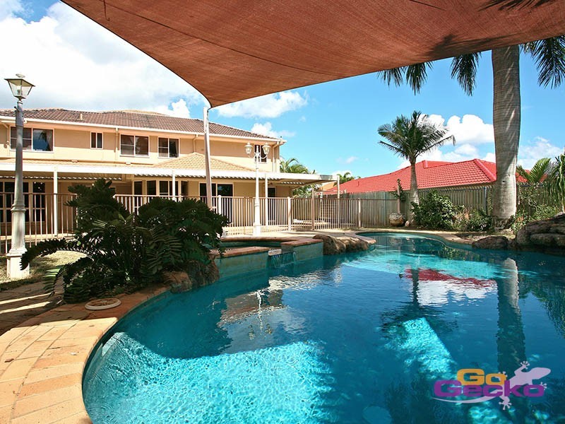 12 Newbury Place, Carindale QLD 4152