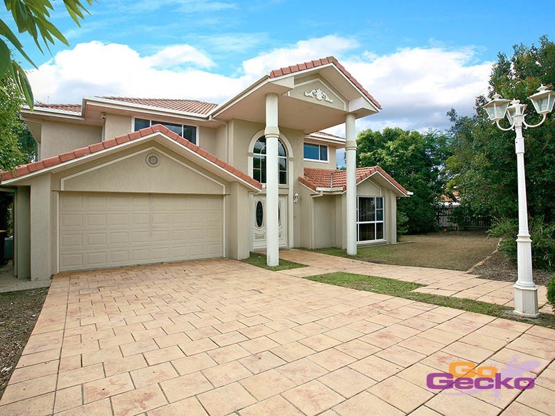 12 Newbury Place, Carindale QLD 4152