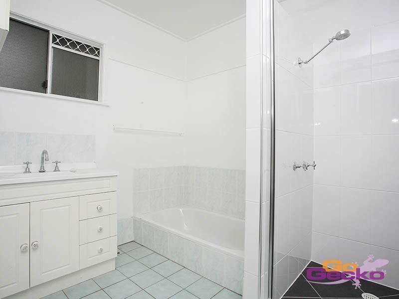 49 Pareena Crescent, Mansfield QLD 4122