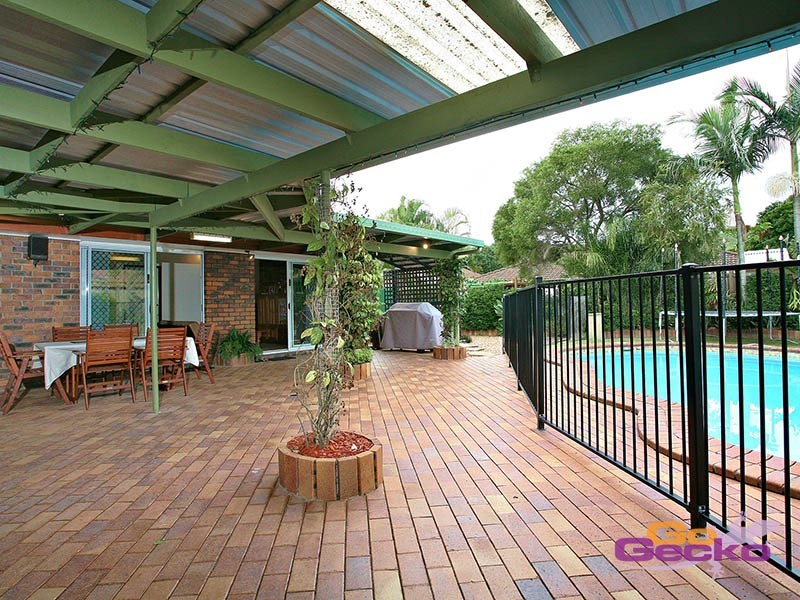6 Nyleeta Court, Carindale QLD 4152