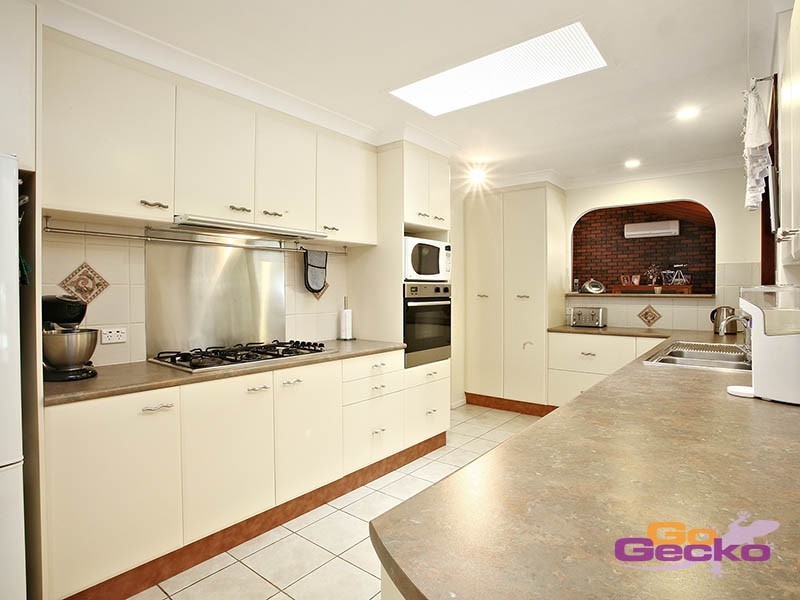 6 Nyleeta Court, Carindale QLD 4152